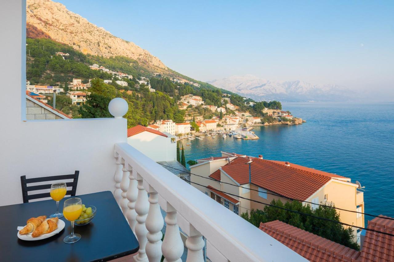 Family Beach Rooms Omis Bagian luar foto