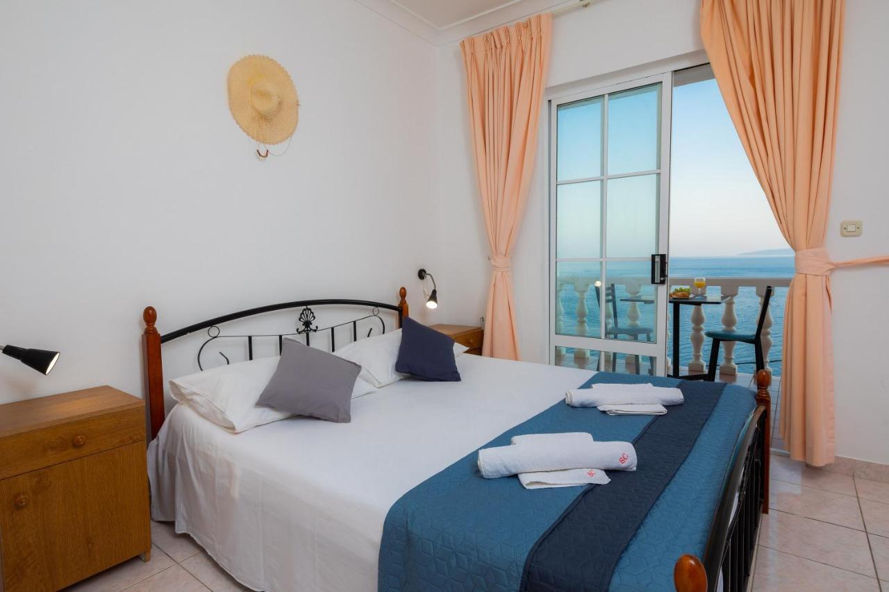 Family Beach Rooms Omis Bagian luar foto