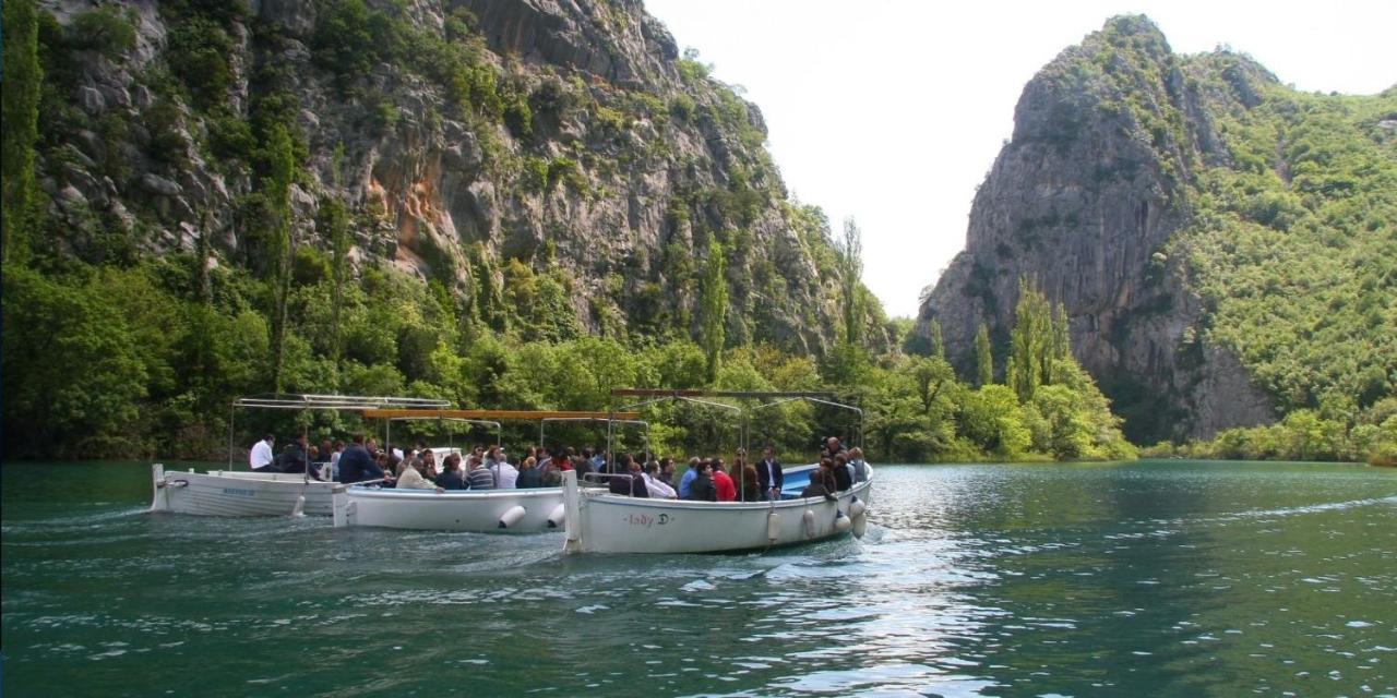 Family Beach Rooms Omis Bagian luar foto