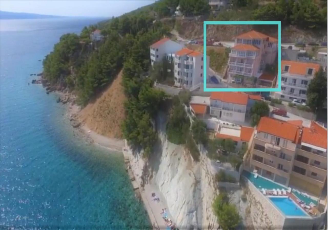 Family Beach Rooms Omis Bagian luar foto