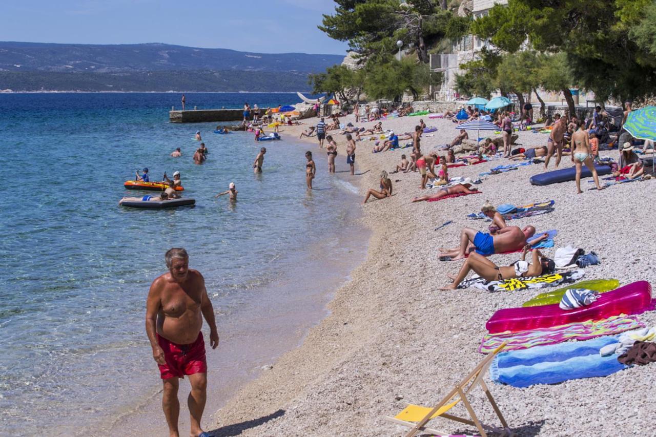 Family Beach Rooms Omis Bagian luar foto