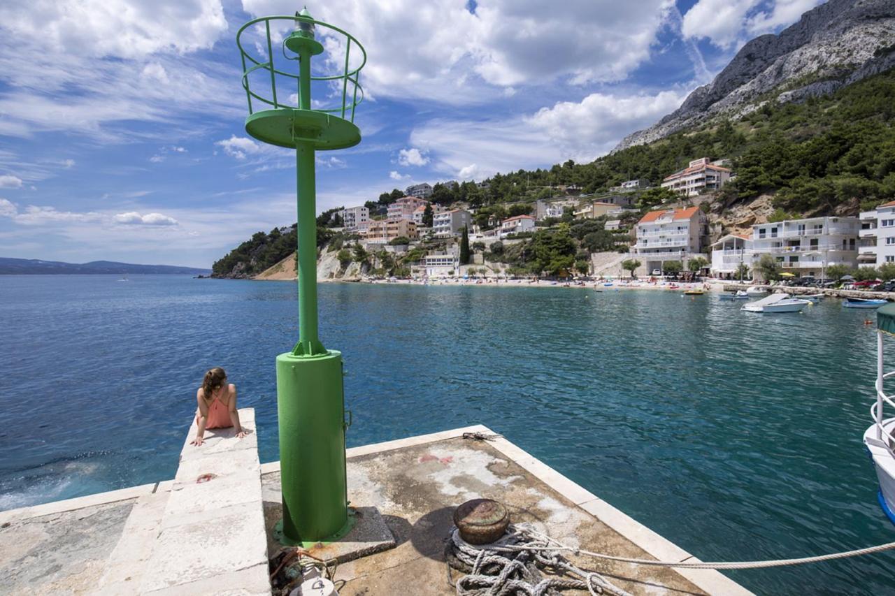 Family Beach Rooms Omis Bagian luar foto