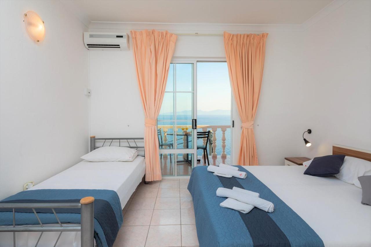 Family Beach Rooms Omis Bagian luar foto