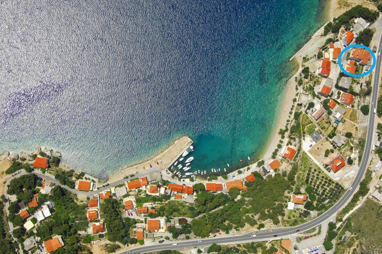 Family Beach Rooms Omis Bagian luar foto