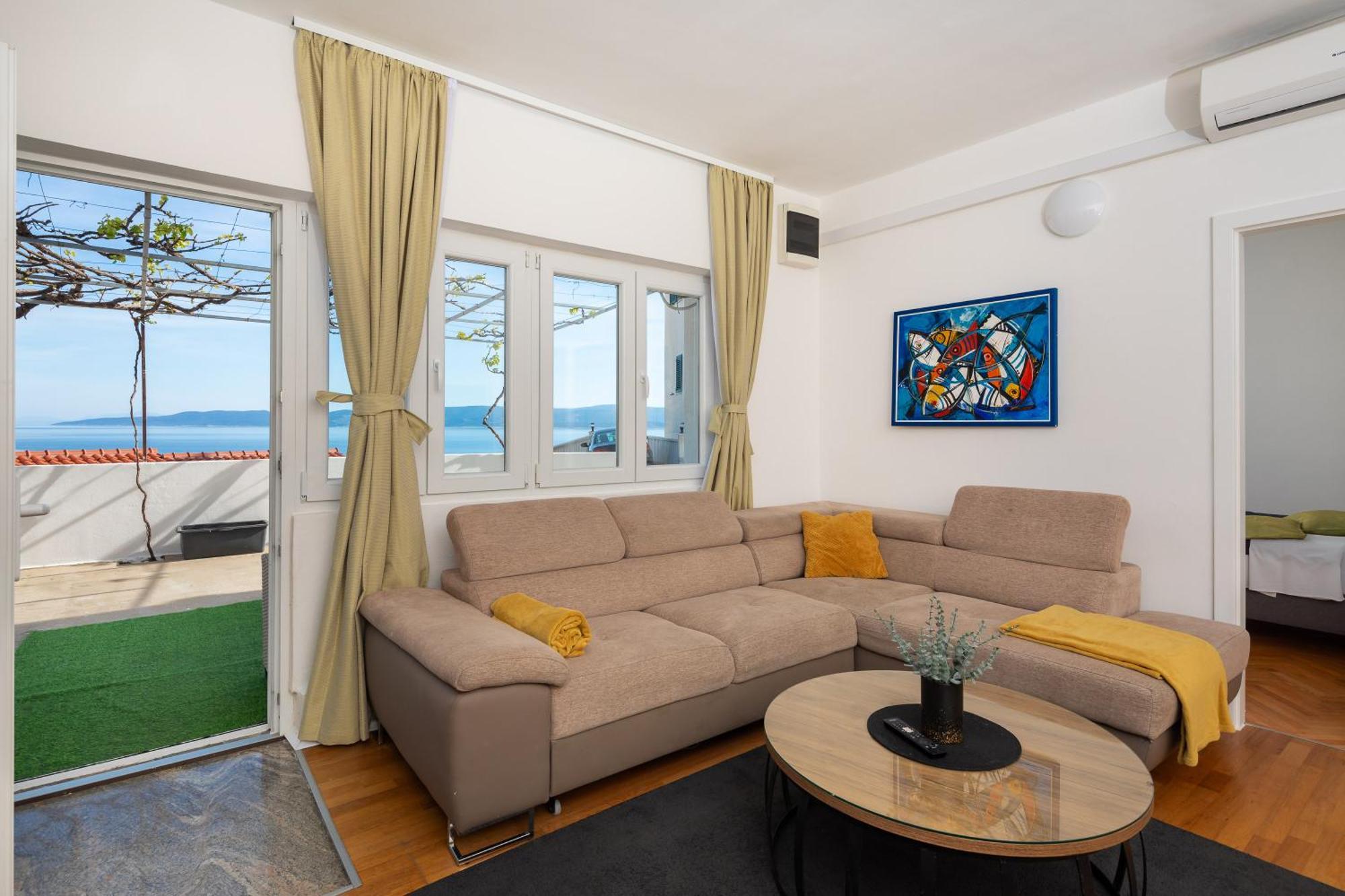 Family Beach Rooms Omis Bagian luar foto